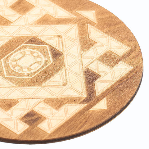 Sottobicchiere in legno inciso al laser - Base in cristallo a croce geometrica