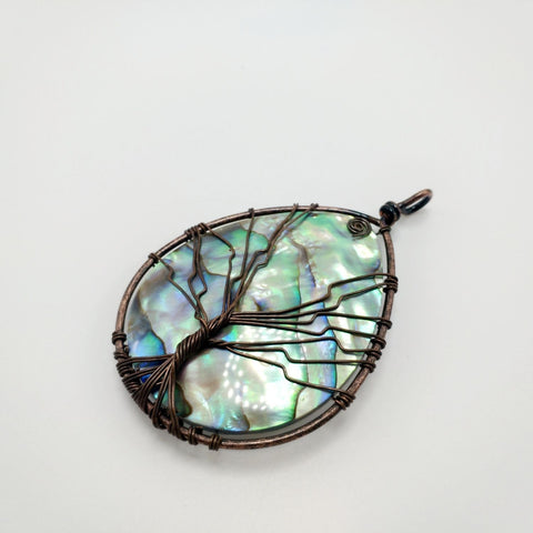 Ciondolo con conchiglia di abalone e albero della vita in rame antico - Realizzato a mano